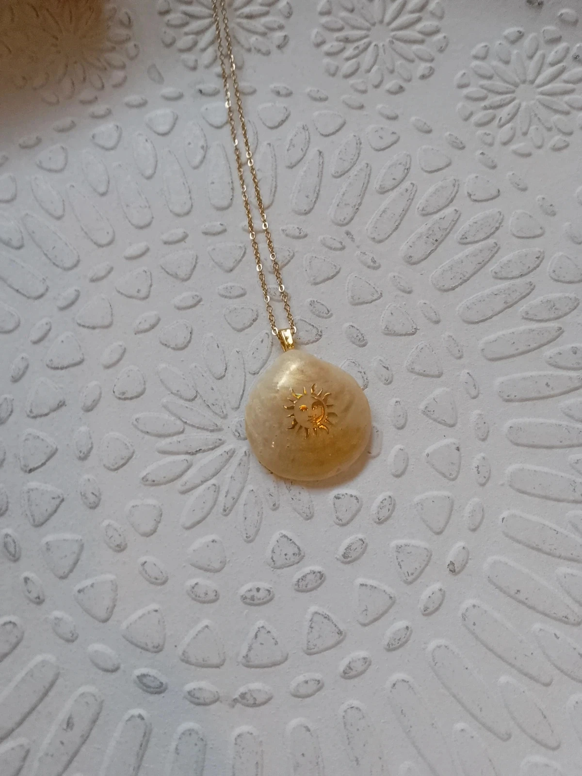 Collar colgante con concha soleada – photo 3